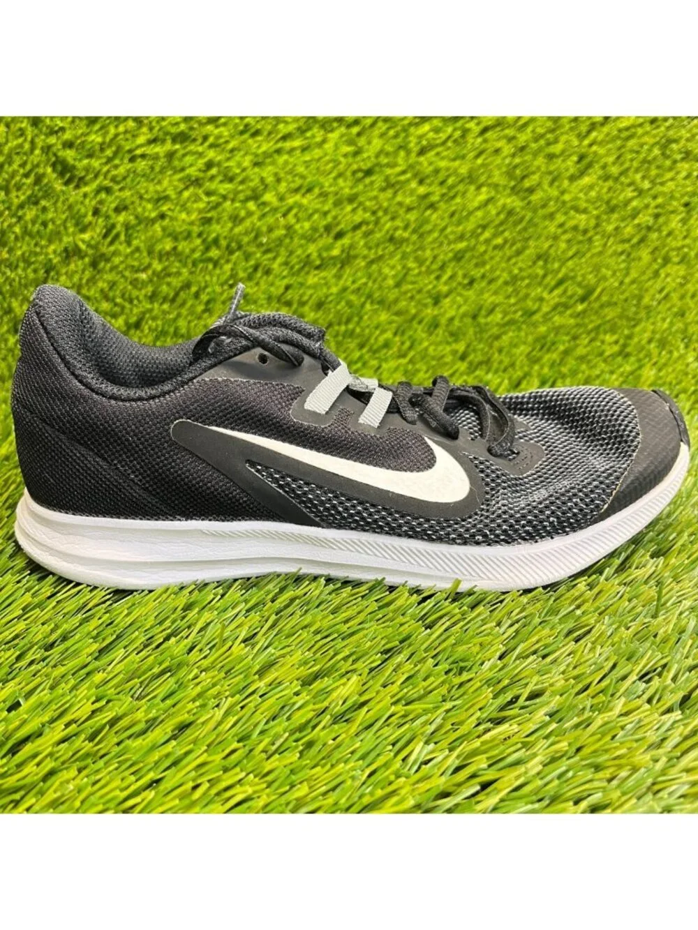 Nike Downshifter‎ 9 Boys Size 4Y Black White Athletic Running Shoes Sneakers